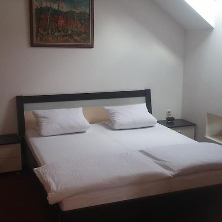 Central Apartman Sopron Exterior photo