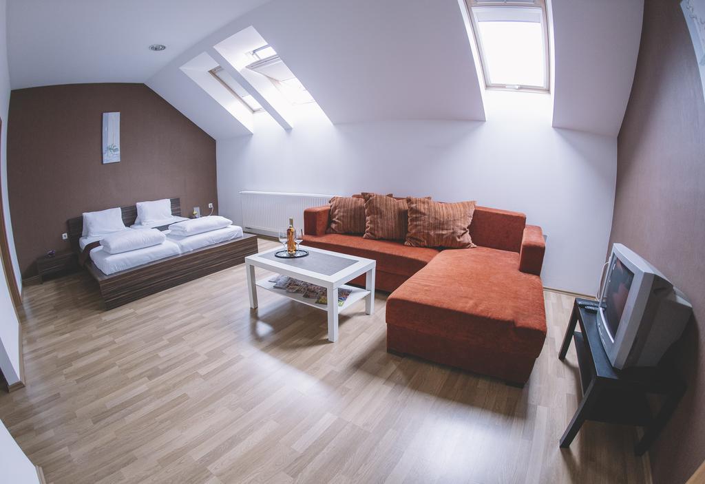 Central Apartman Sopron Exterior photo